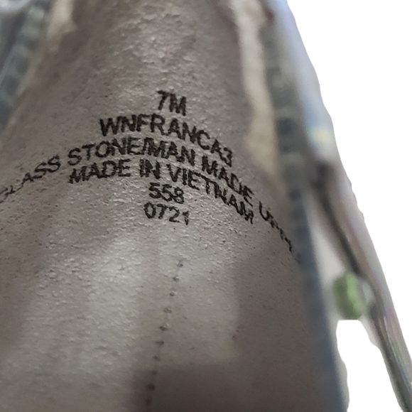 Nine West Women's Transparent Rhinestone Pump Heels Shoes - Picture 13 of 14